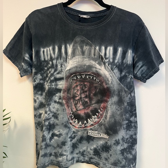 Vintage Shark AOP - Picture 3 of 3